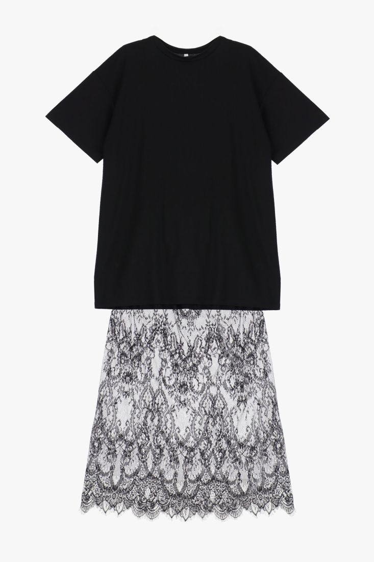 Abito lungo con T-shirt oversize e gonna in pizzo