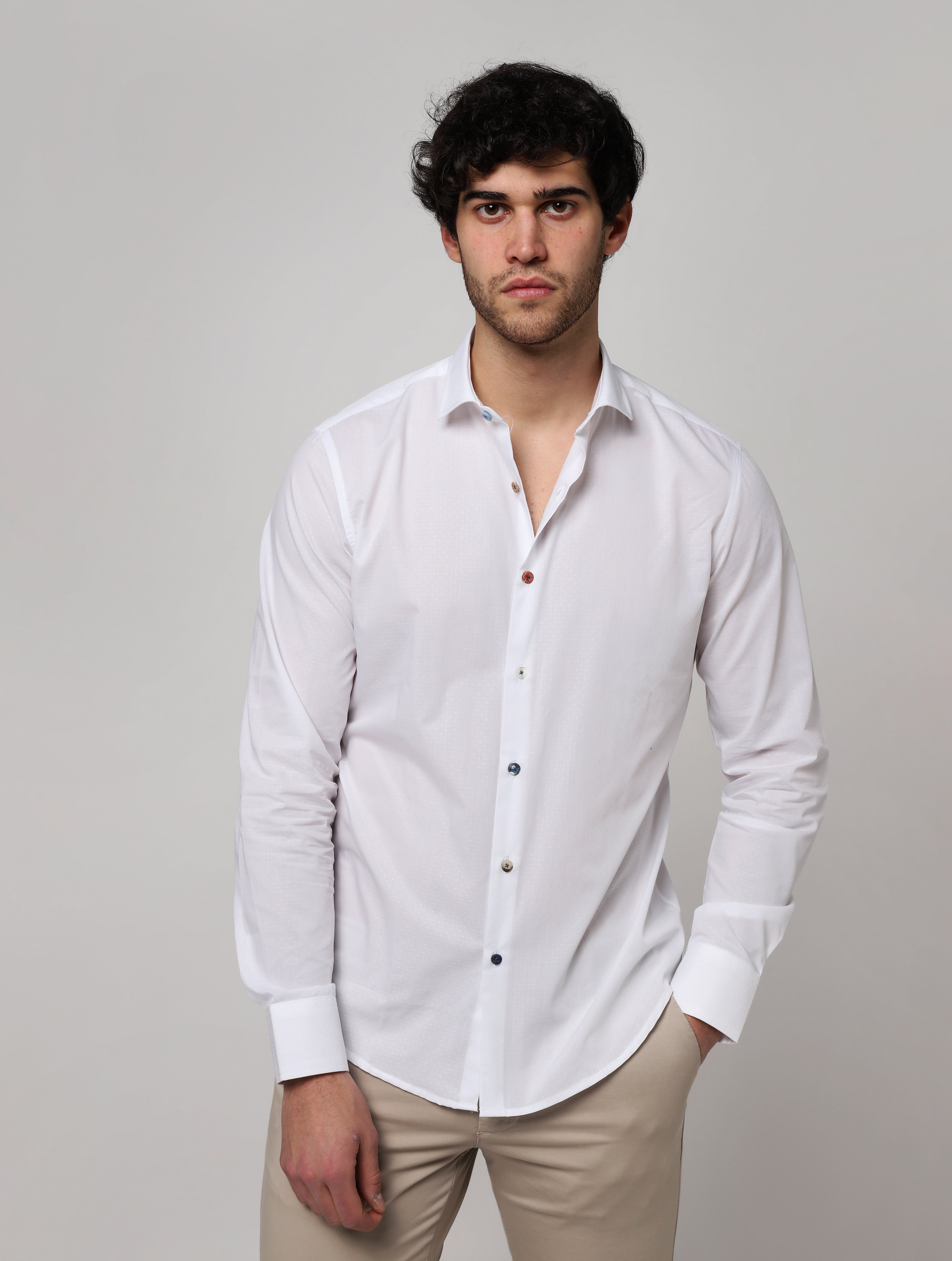 Camicia basica con colletto alla francese e bottoni colorati HCM877BS0XBIANCO