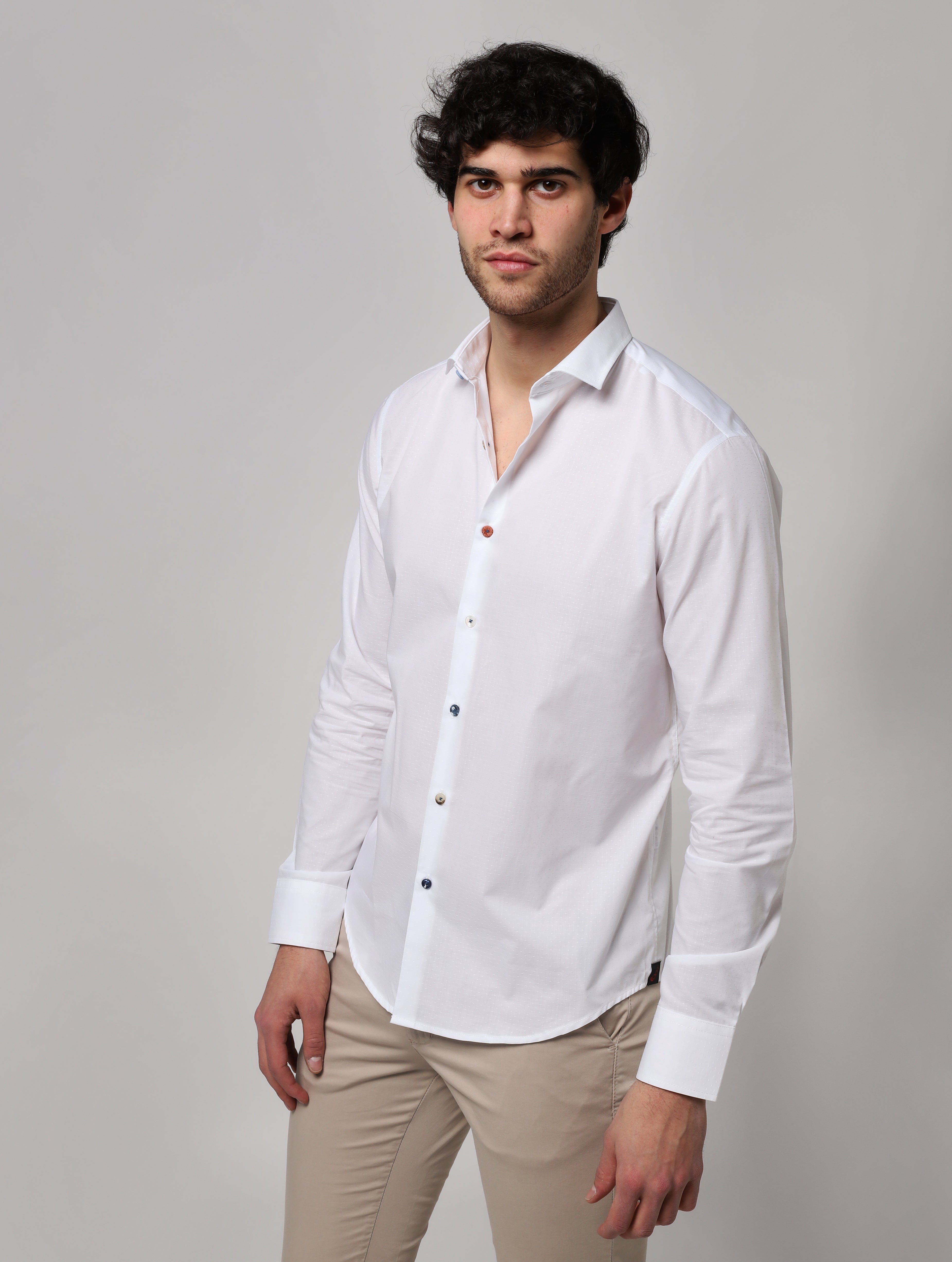 Camicia basica con colletto alla francese e bottoni colorati HCM877BS0XBIANCO