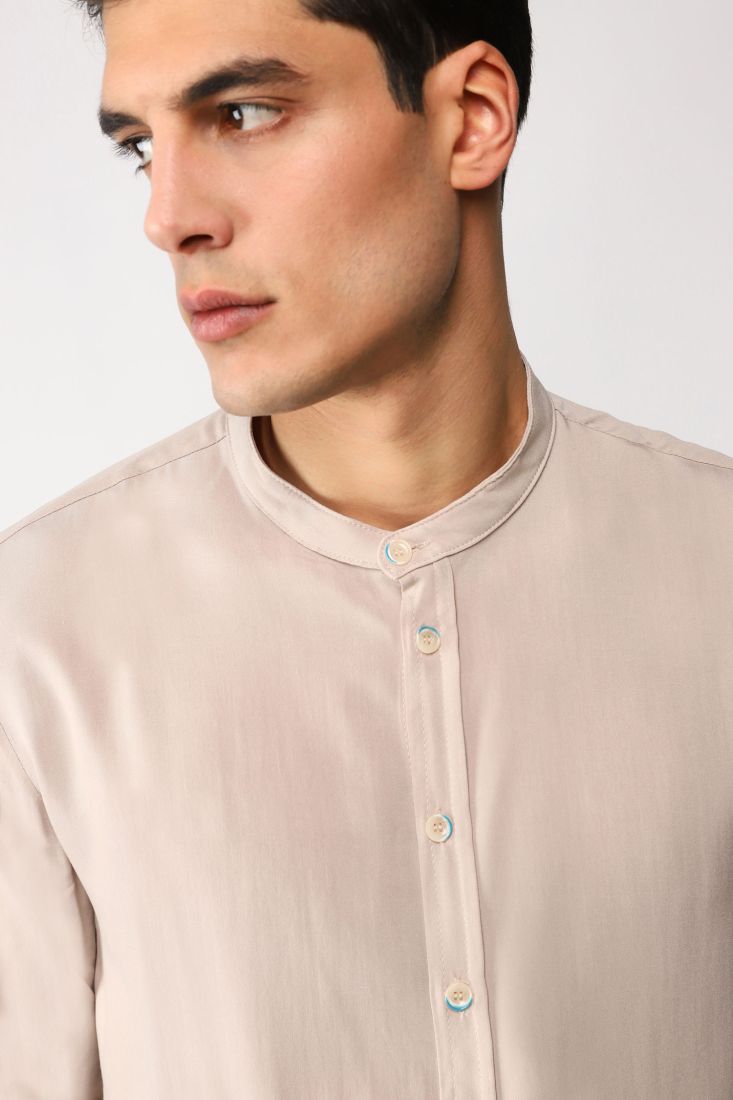 Camicia monocolour con collo alla coreana