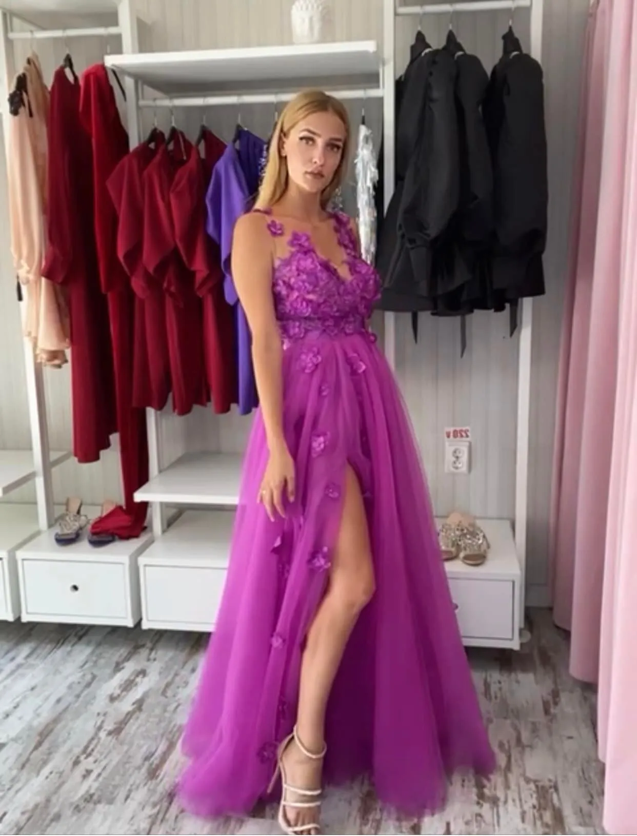 Elegante abito da cerimonia in tulle e ricami 3D
