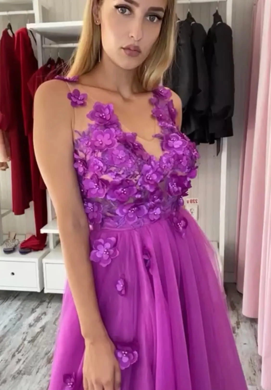 Elegante abito da cerimonia in tulle e ricami 3D