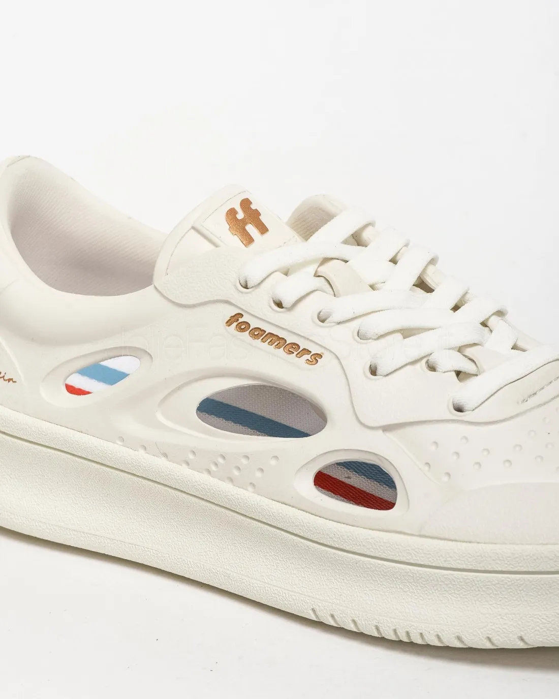 ---------------  ---------------  ---------------  ---------------  --------------Foamers Sneakers White------