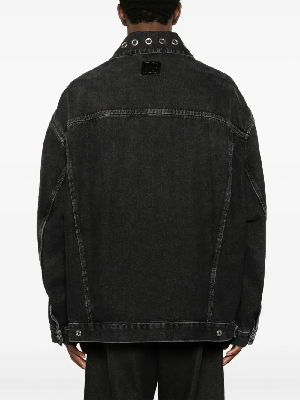 giacca denim nera con occhielli