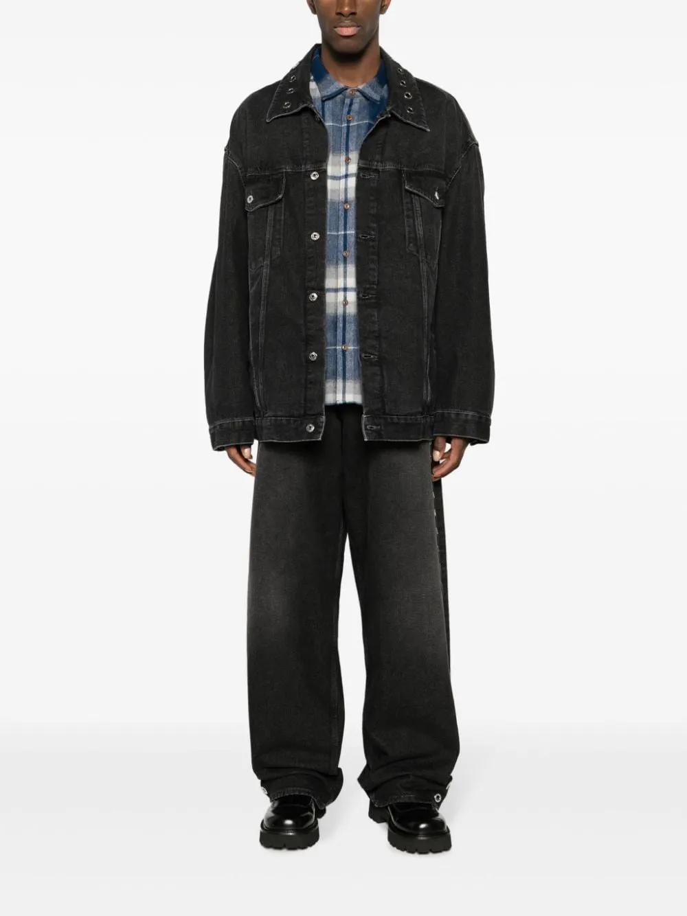 giacca denim nera con occhielli