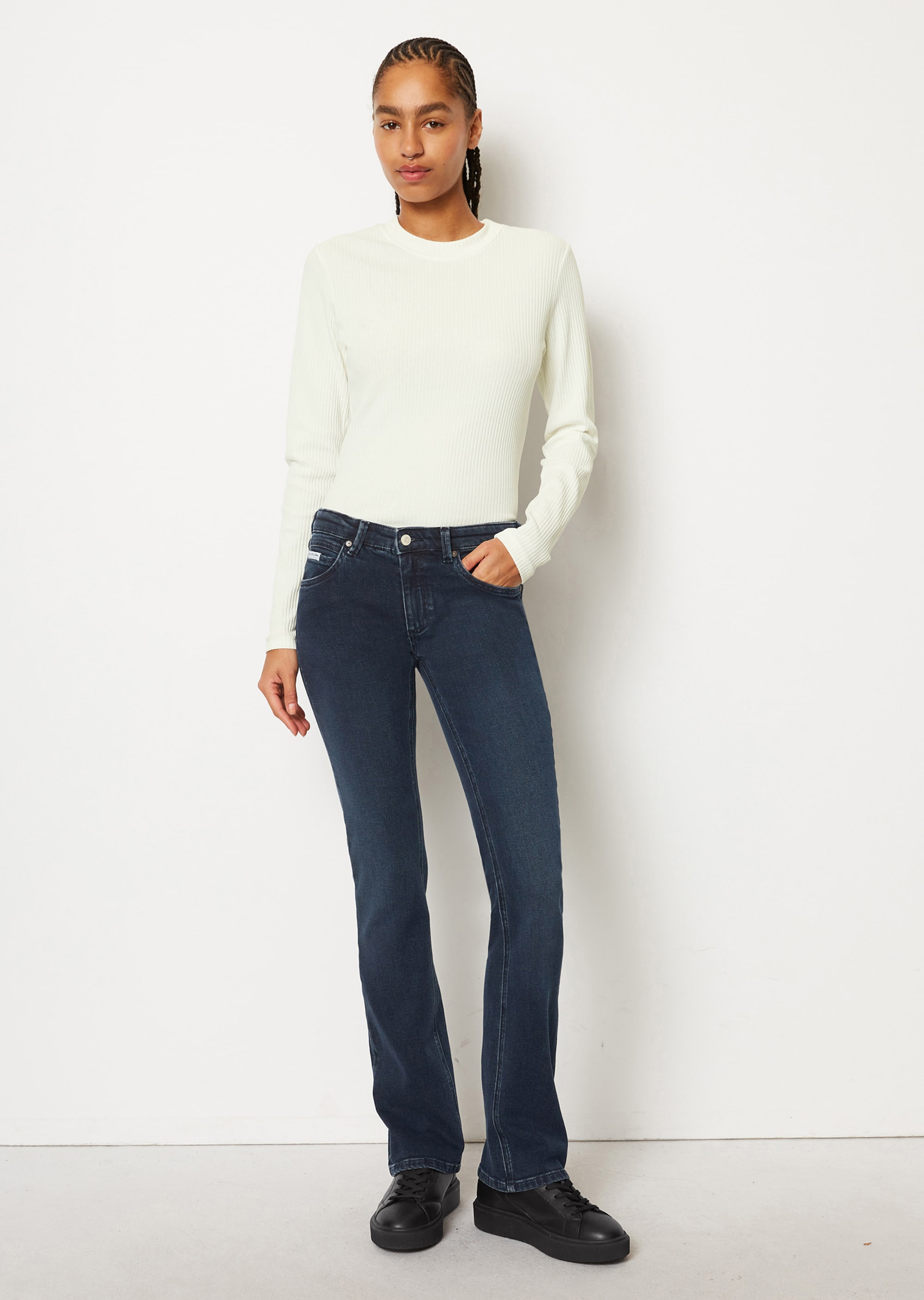 Jeans modello NELLA Bootcut in cotone biologico elasticizzato