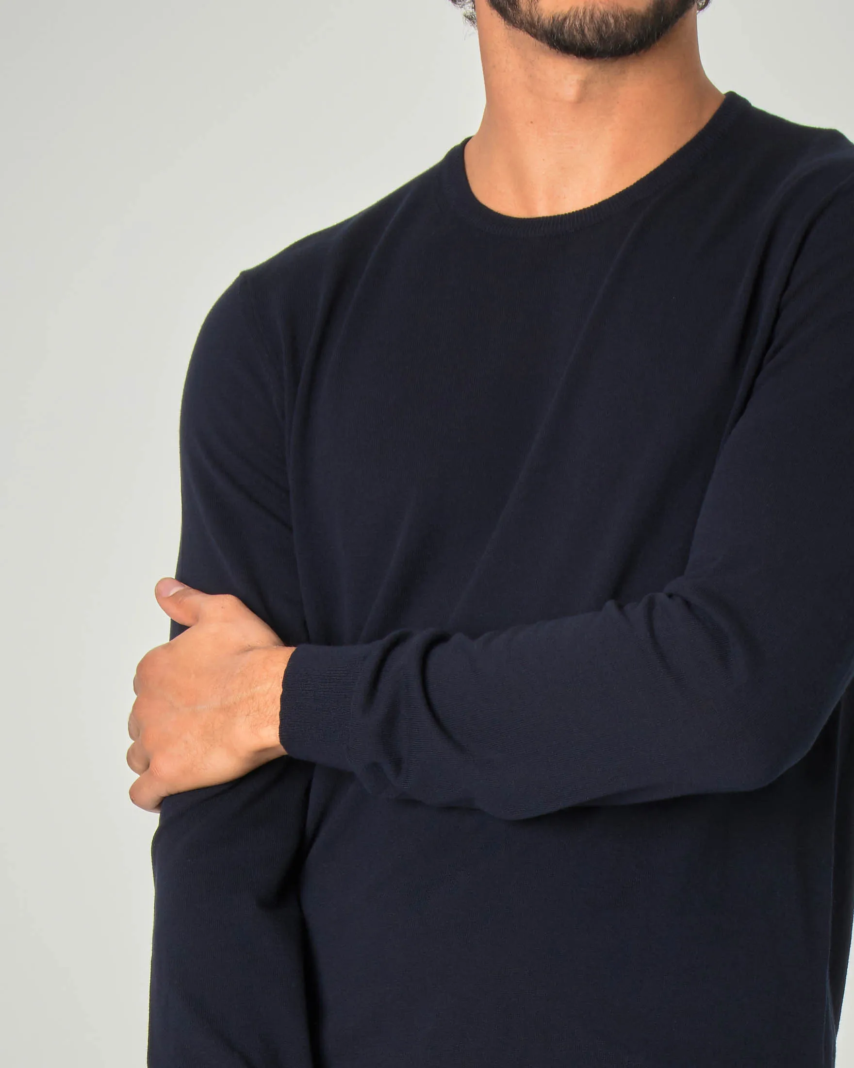 Maglia blu girocollo in crêpe di cotone