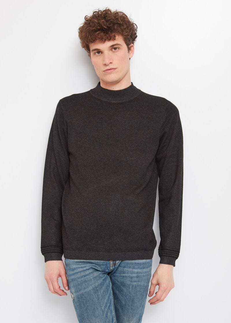 Maglione a collo alto in filato