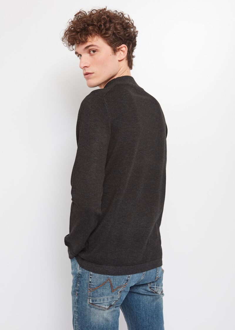Maglione a collo alto in filato