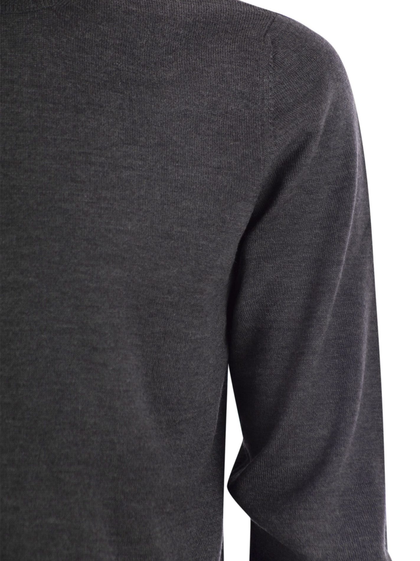 Maglione collo alto in lana vergine