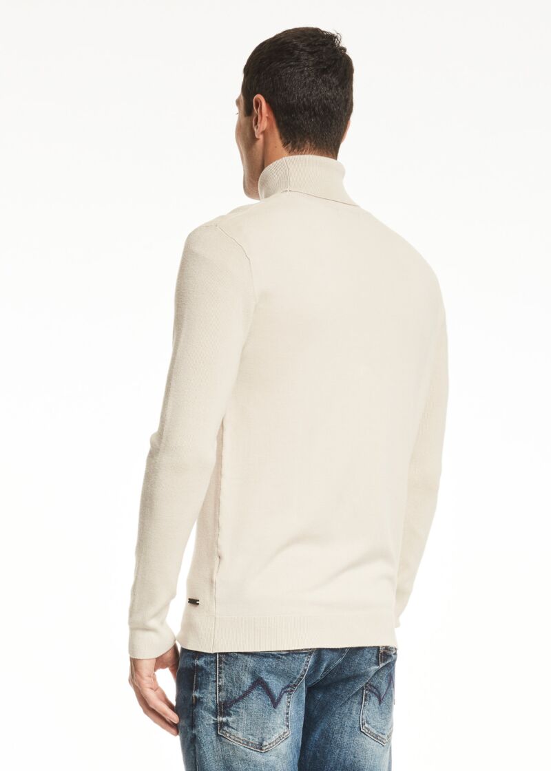 Maglione dolcevita a costine