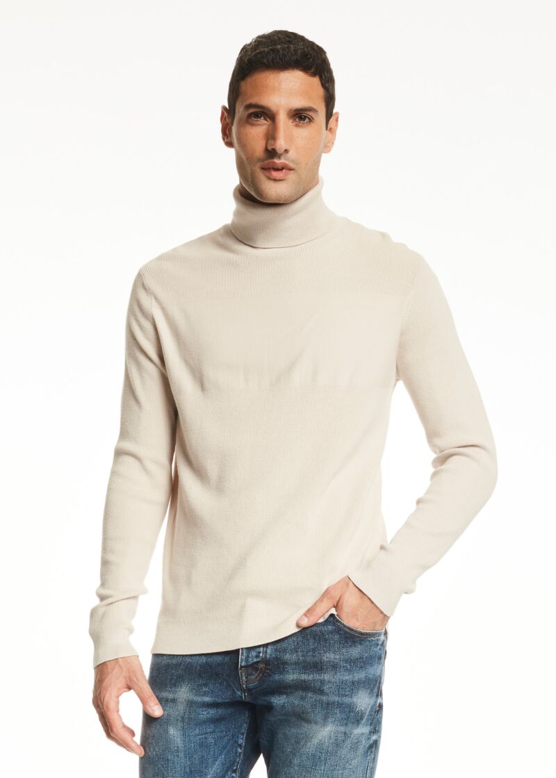 Maglione dolcevita a costine