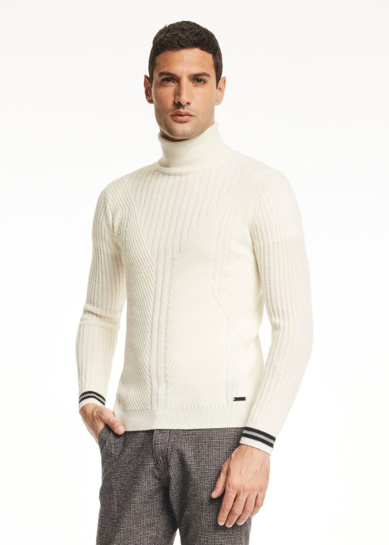 Maglione dolcevita in misto lana