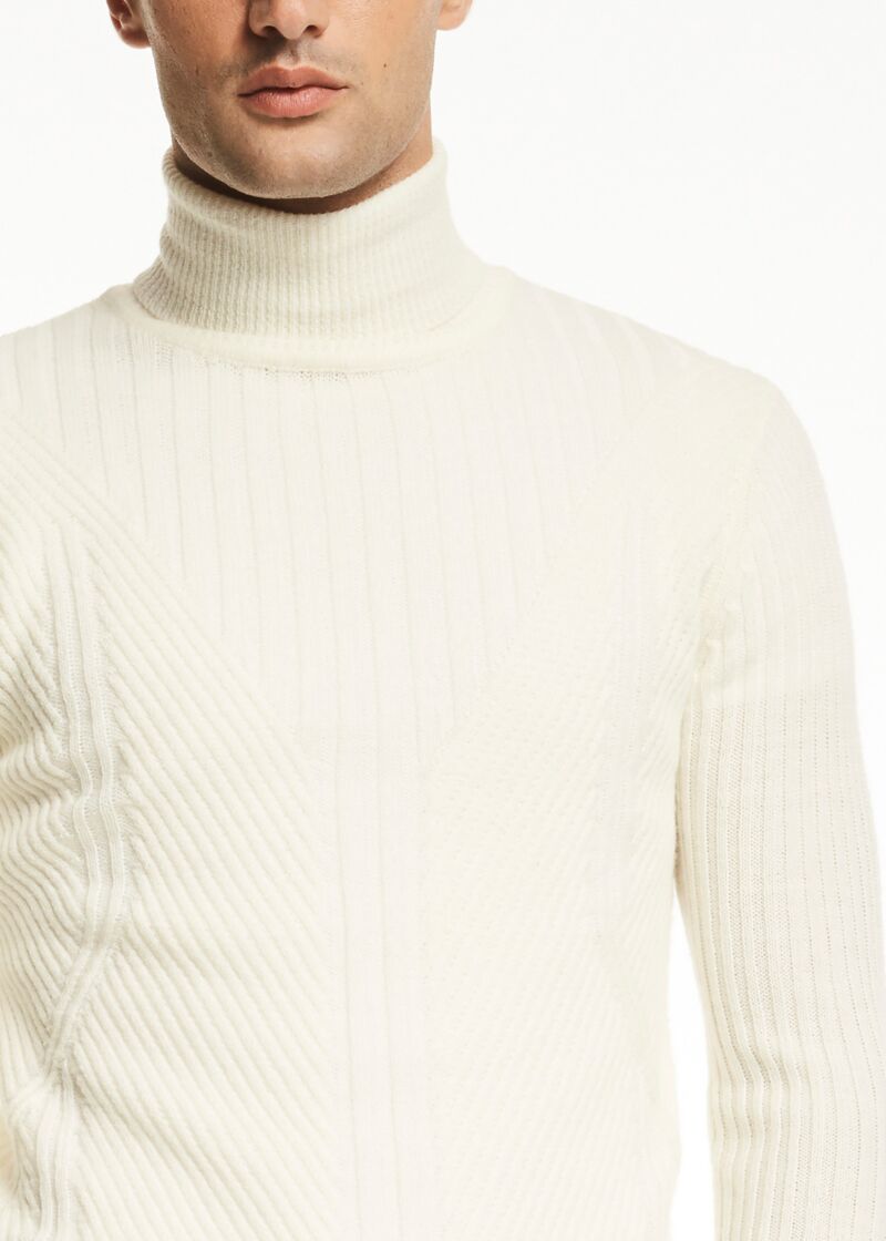 Maglione dolcevita in misto lana