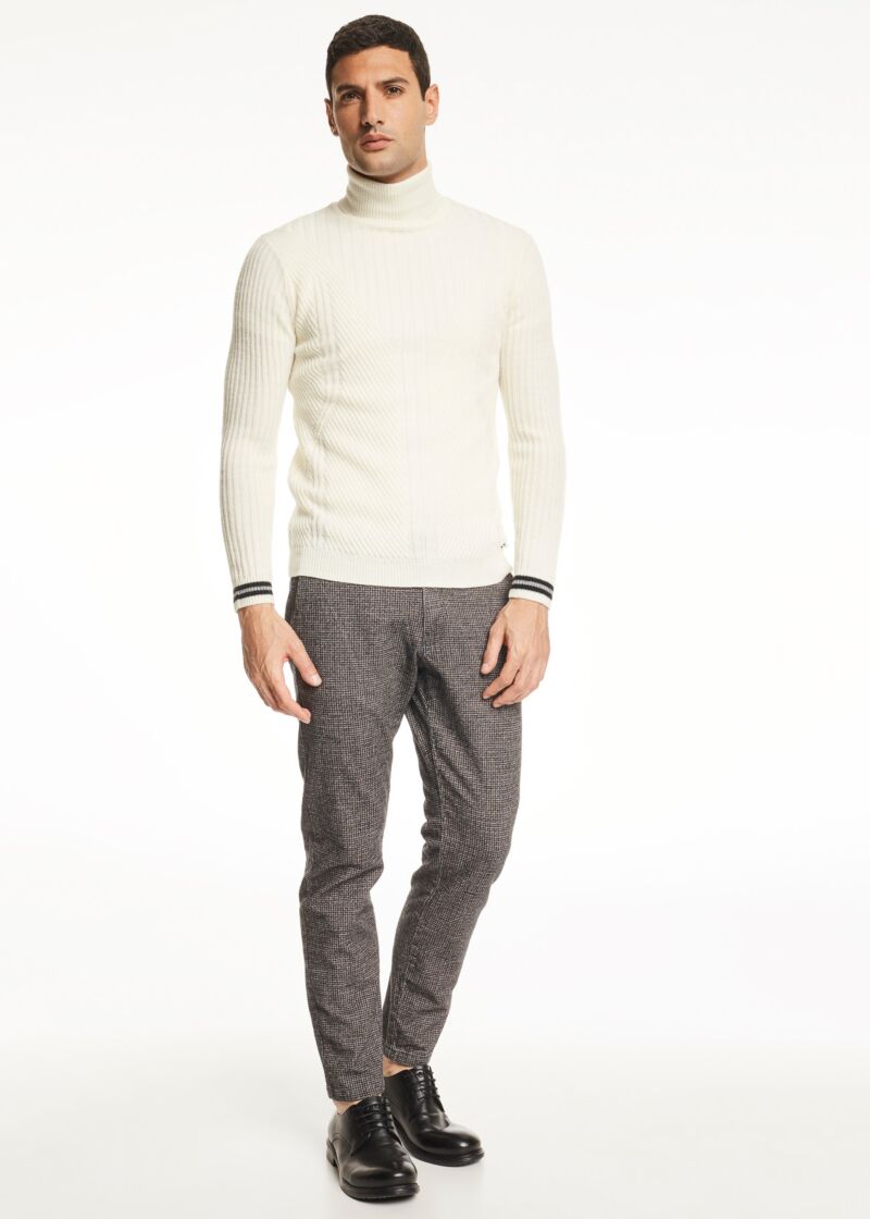 Maglione dolcevita in misto lana