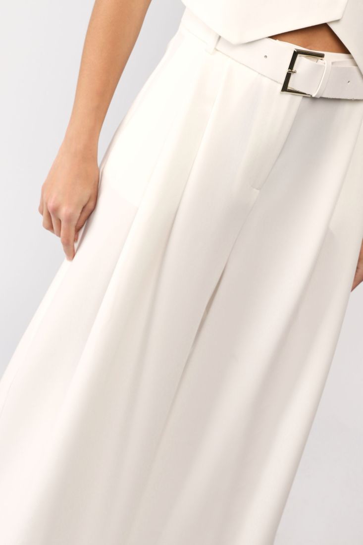 Pantaloni a palazzo monocolour con pinces e cintura