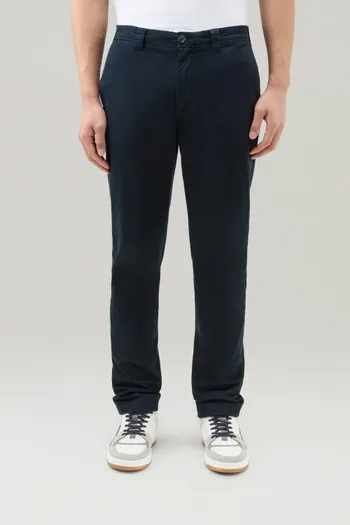Pantaloni chino tinti in capo in cotone elasticizzato                                                                           
