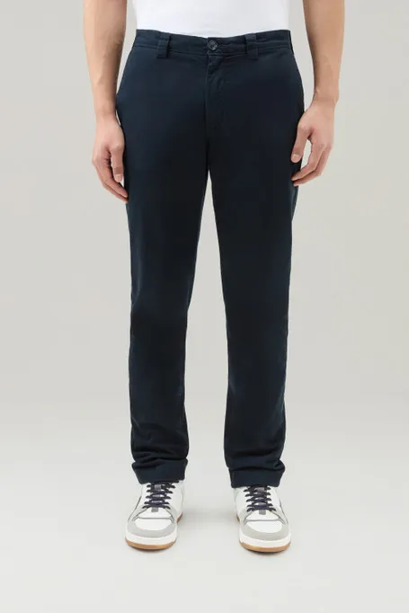 Pantaloni chino tinti in capo in cotone elasticizzato                                                                           
