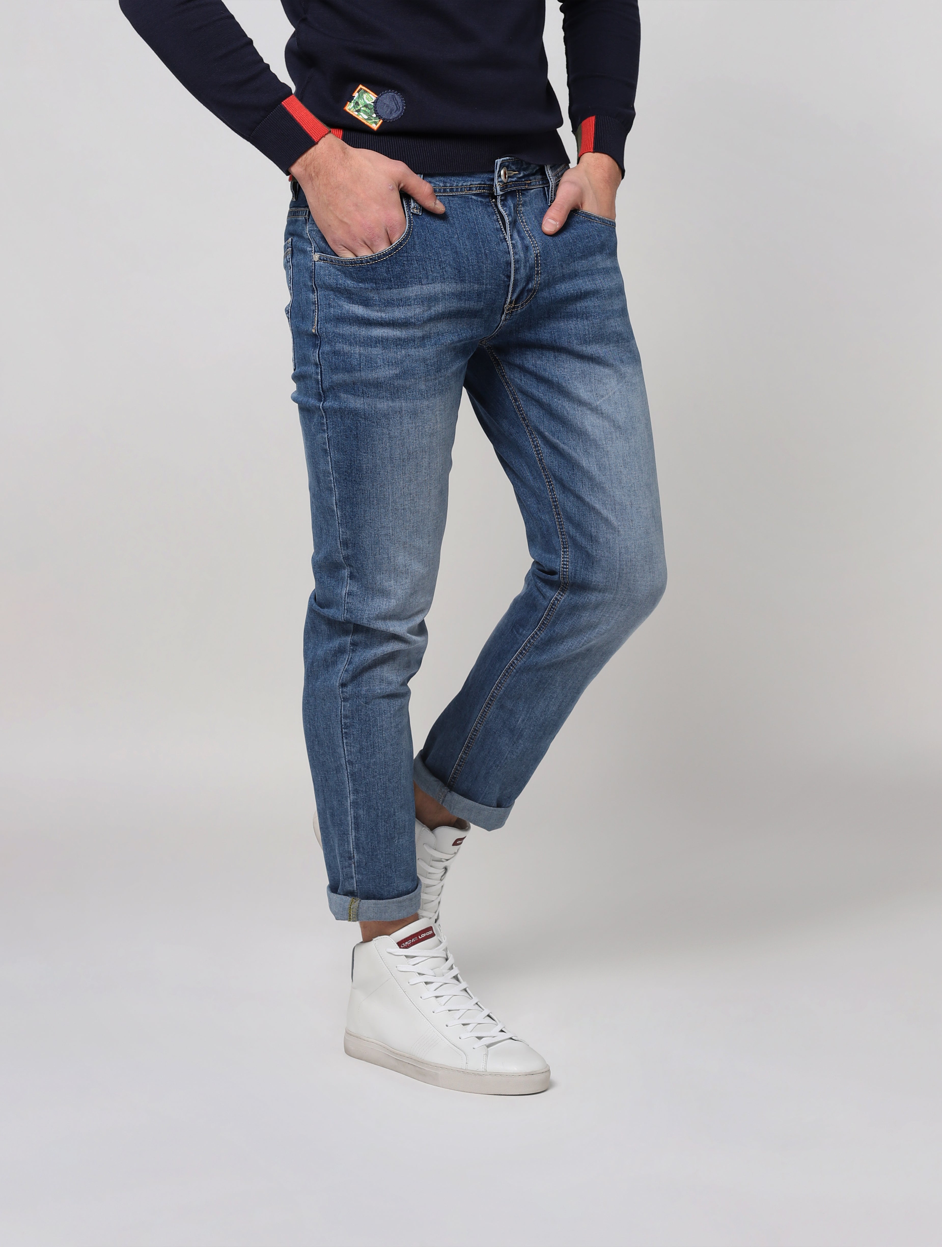 Pantaloni in denim con 5 tasche, basico, slavato sul ginocchio senza abrasioni, tinta unita - SA2307DENIM