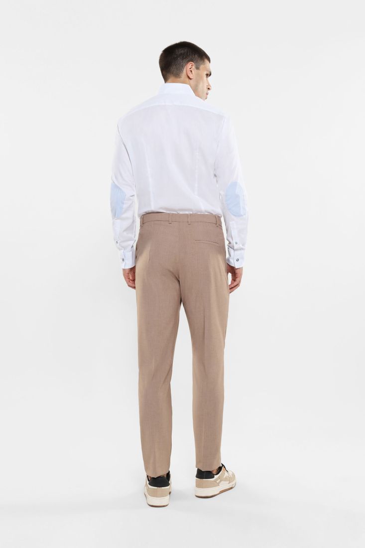 Pantaloni slim-fit con tasche verticali e piega stirata