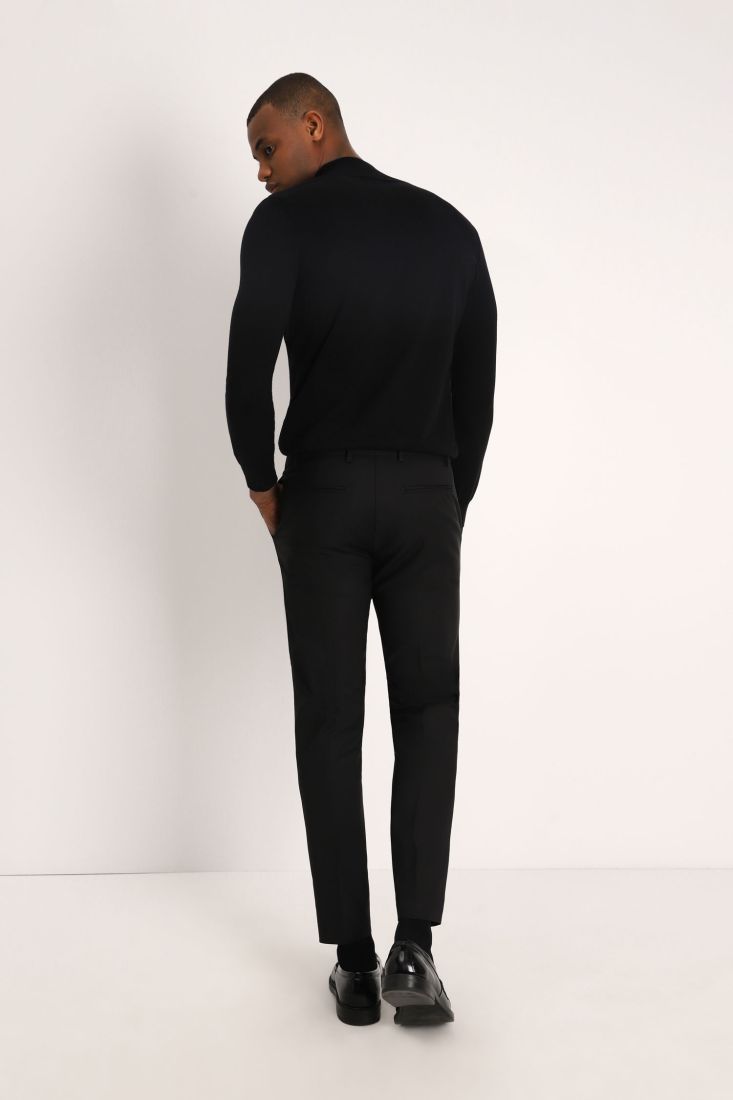 Pantaloni slim-fit monocolour con piega stirata