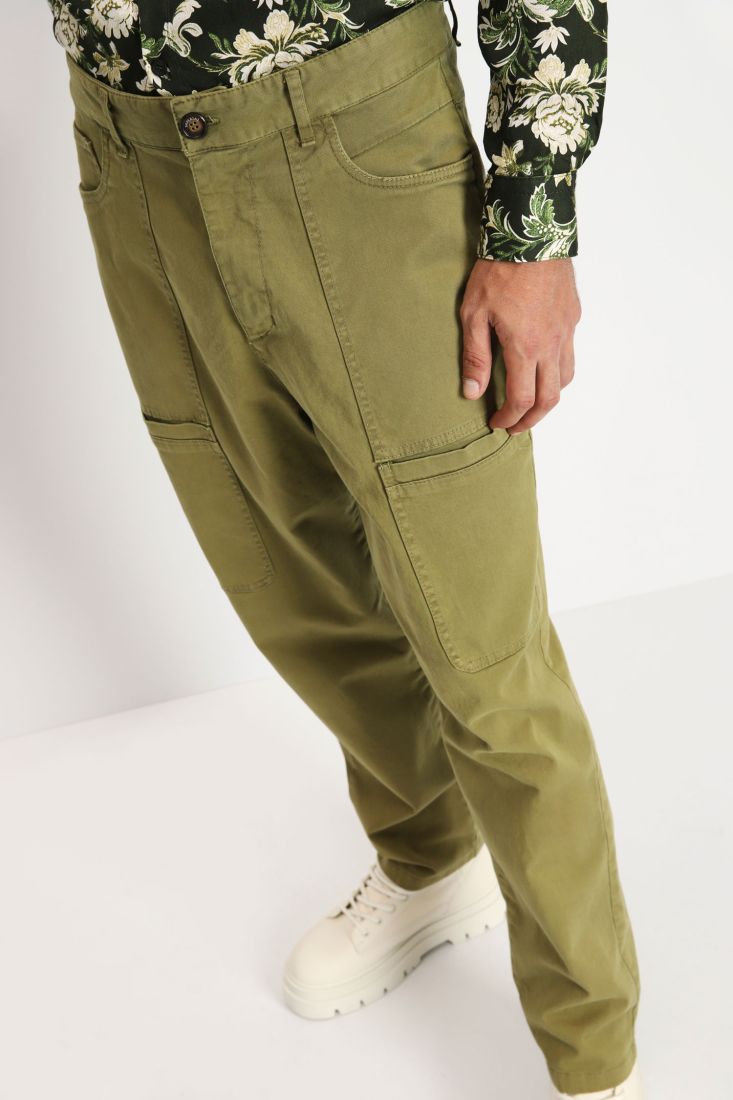 Pantaloni slim-fit monocolour con tasche applicate