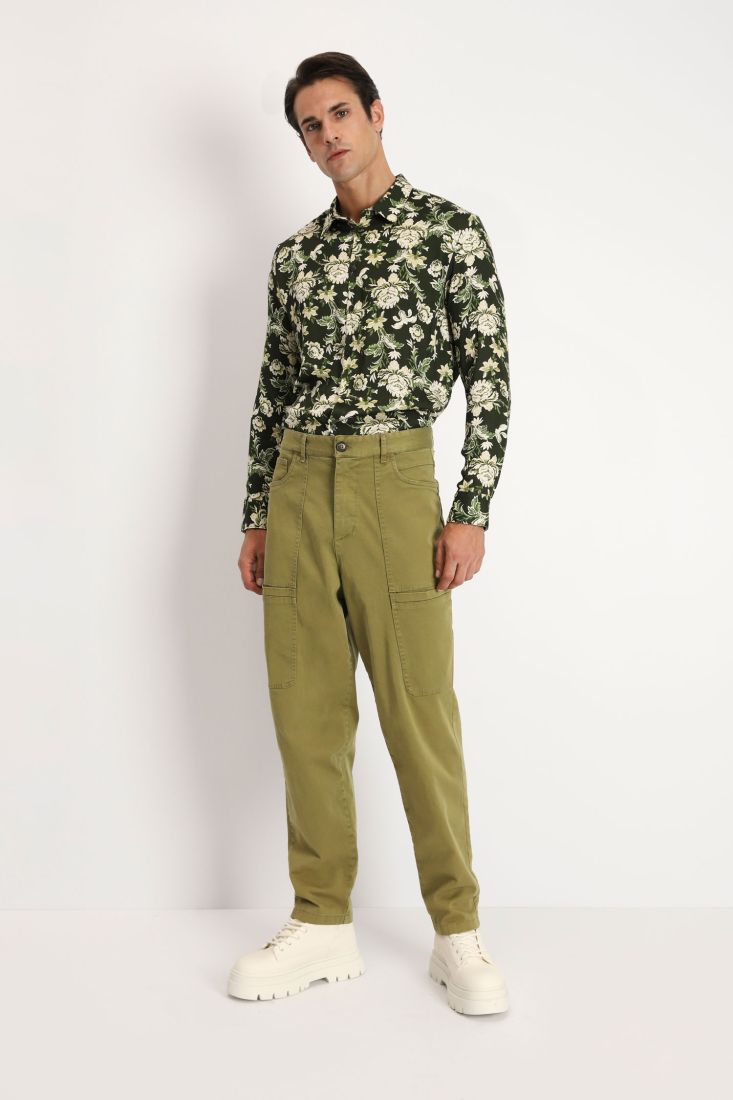 Pantaloni slim-fit monocolour con tasche applicate