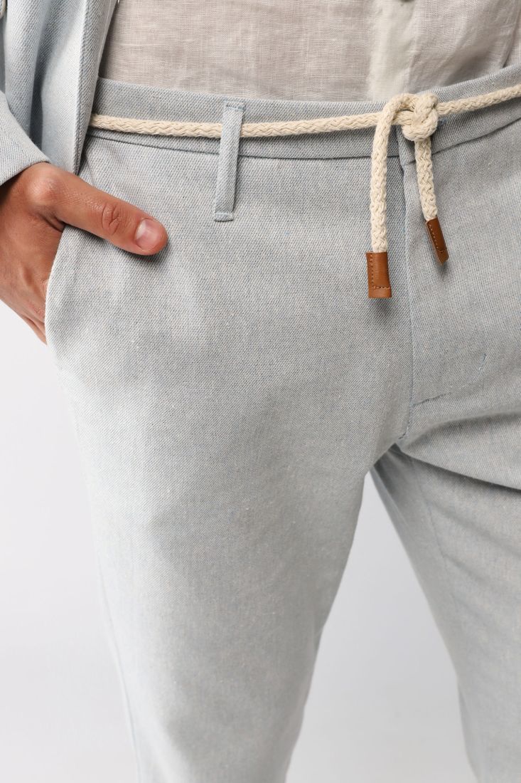 Pantaloni straight con cintura in corda e orli risvoltati