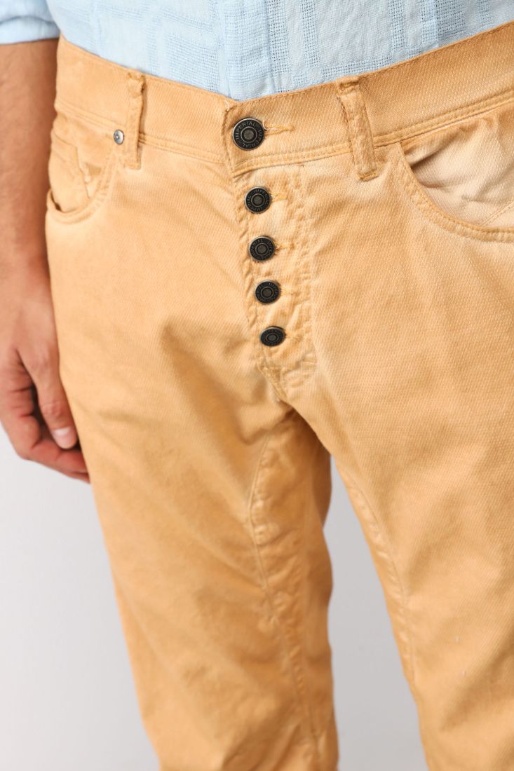 Pantaloni straight monocolour con abbottonatura