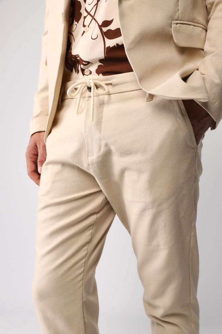 Pantaloni straight monocolour con coulisse e orli risvoltati
