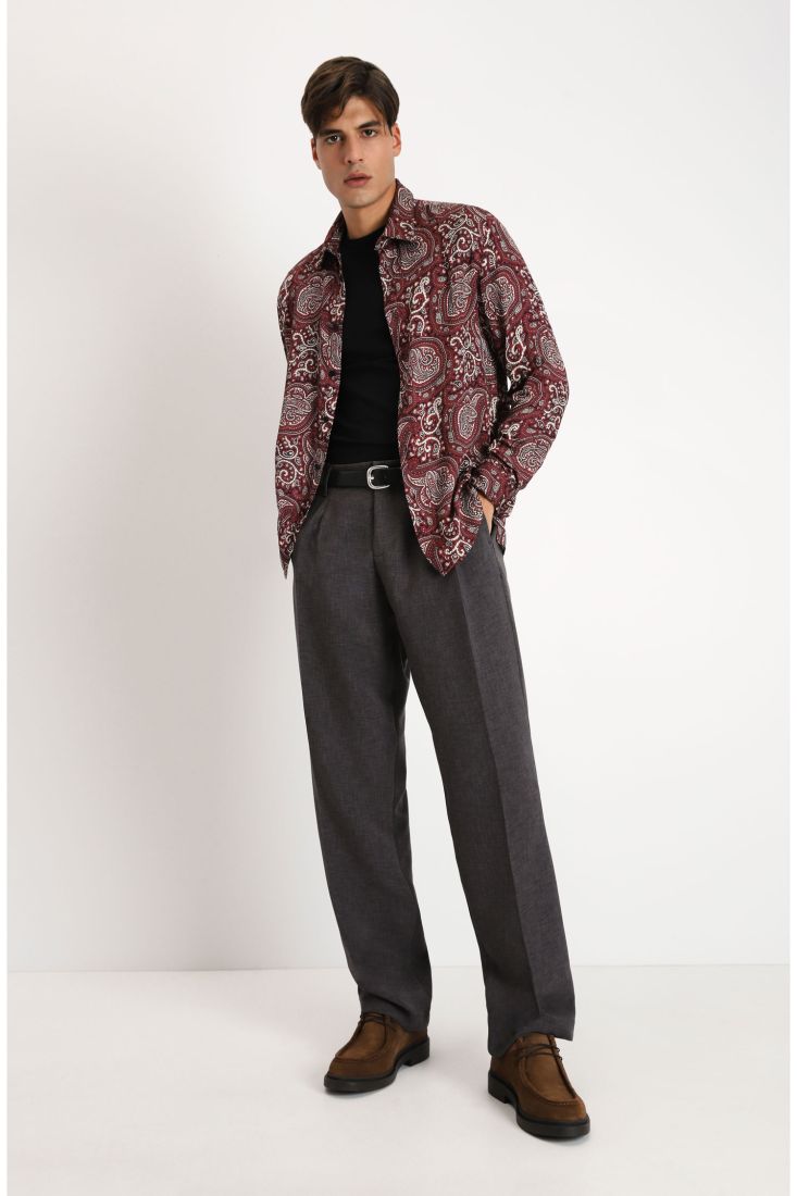 Pantaloni straight monocolour con pinces e piega stirata