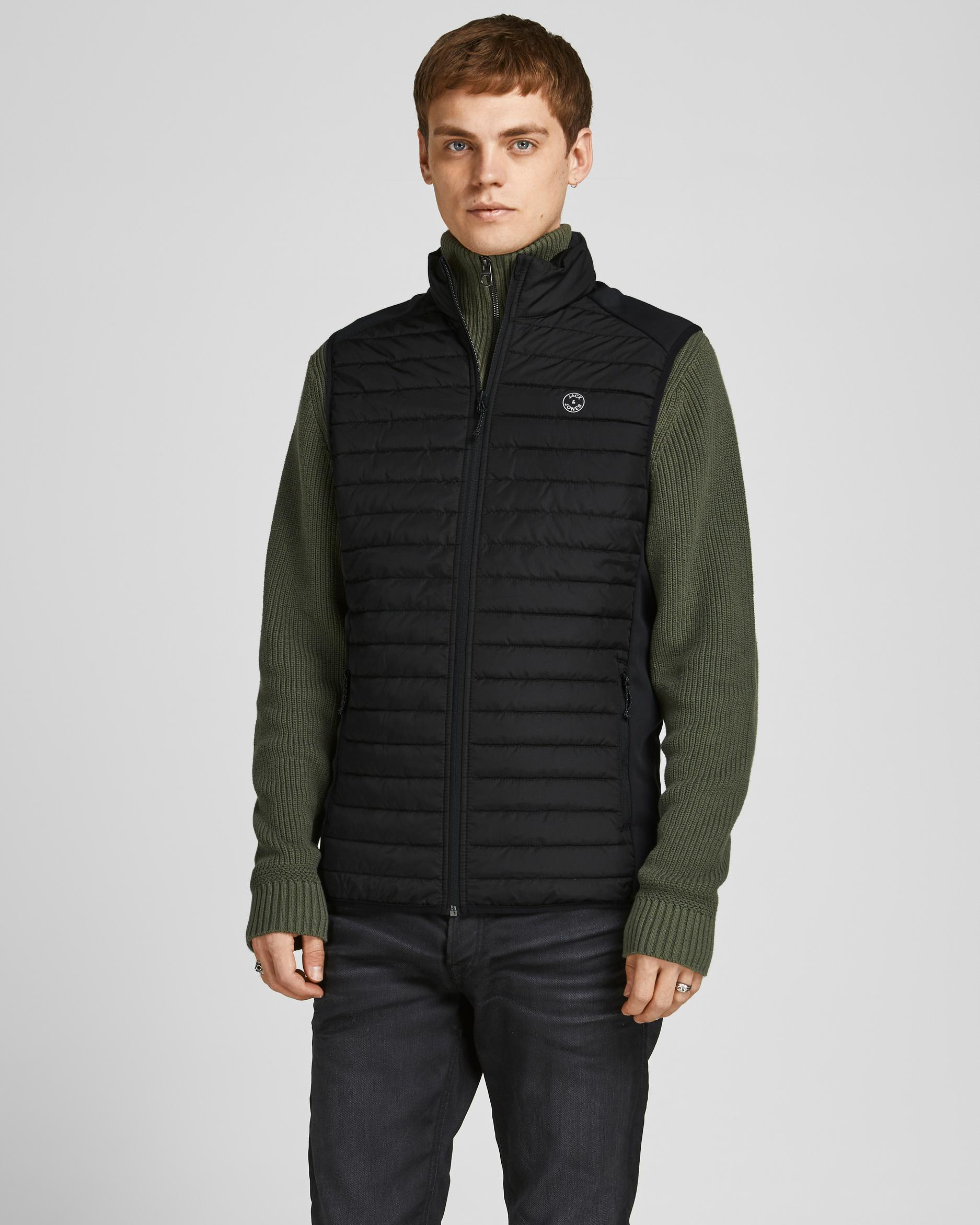 Piumino gilet nero con inserto su spalle e fianchi in tessuto stretch