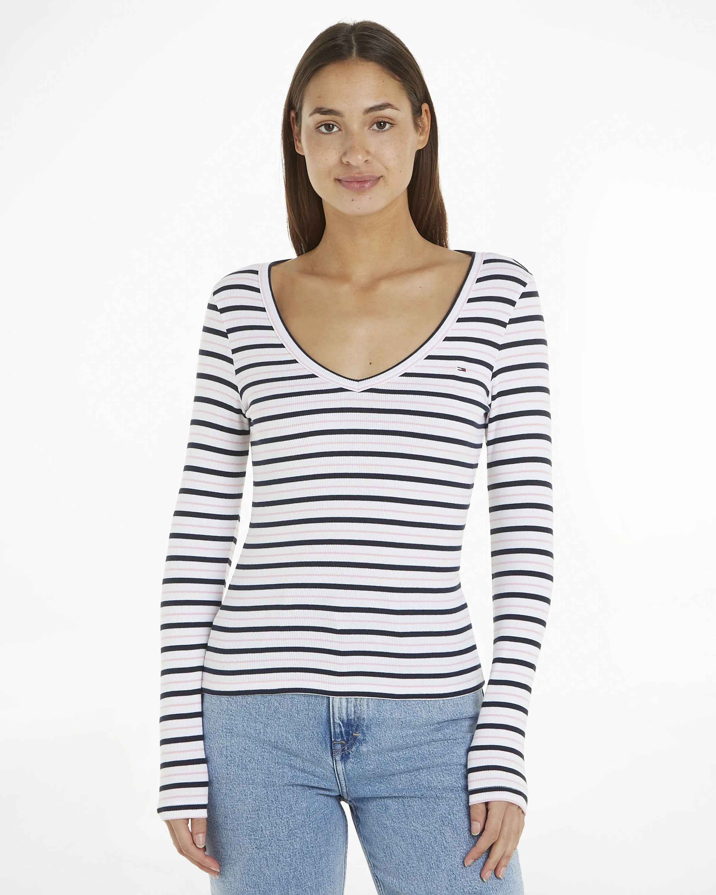 T-shirt bianca a maniche lunghe in cotone stretch a righe blu e rosa lavorata a costine