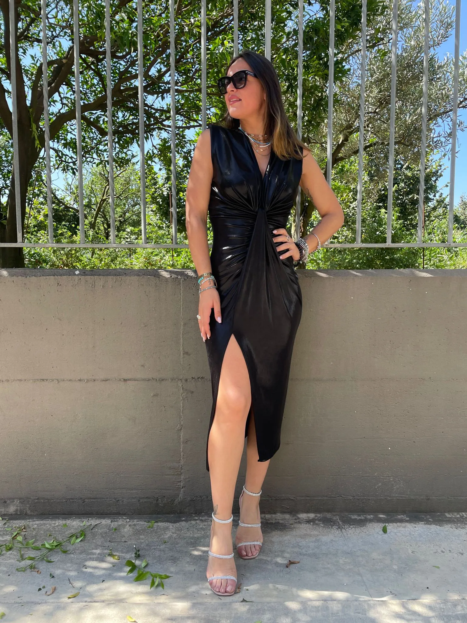 Vestito lurex tinta unita con scollo profondo