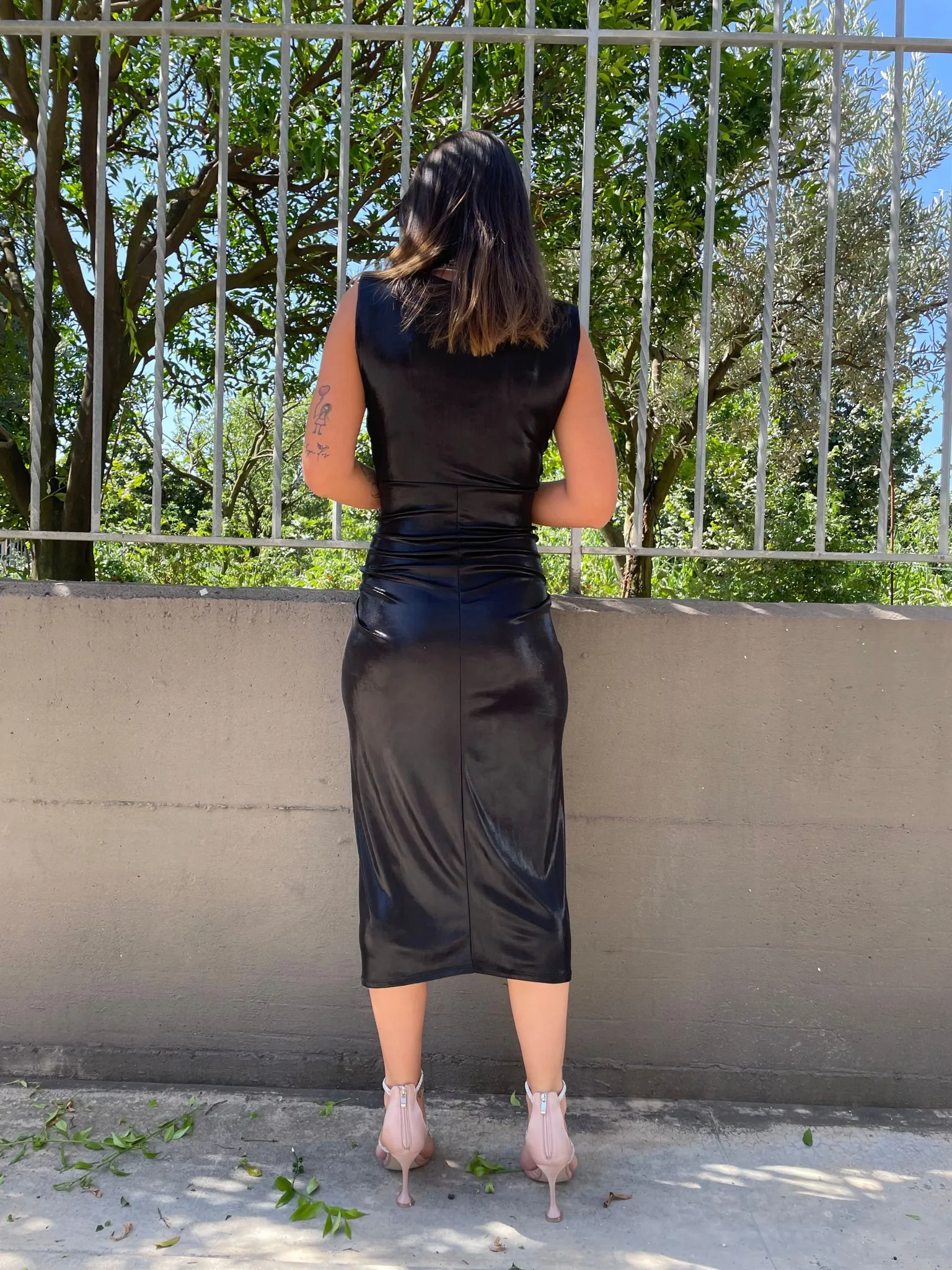 Vestito lurex tinta unita con scollo profondo